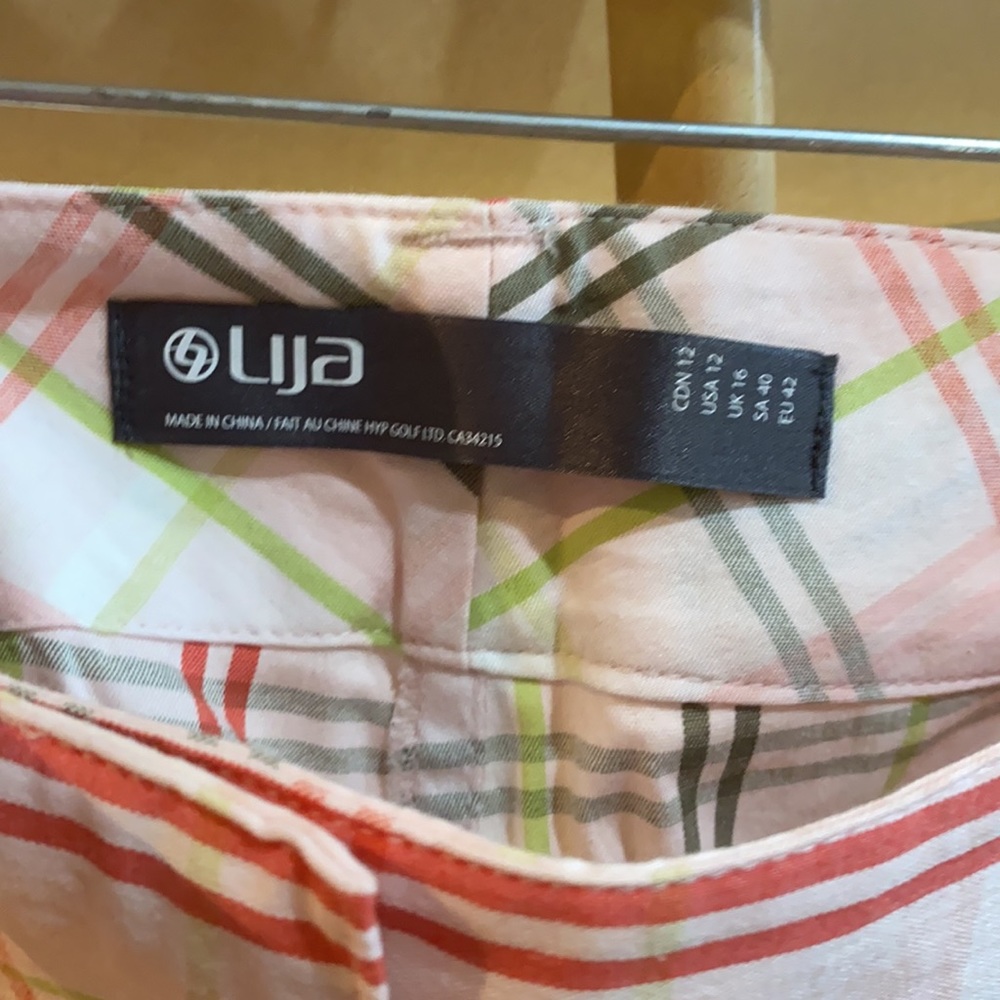 Lija Capri Pants - Picture 3 of 5